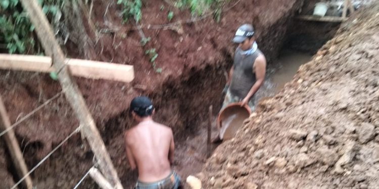 Diduga Tak Sesuai Prosedur, Pekerjaan Penurapan Kali di Cimpaeun Disorot Warga