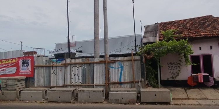 Izin Lingkungan Diduga Tidak Ada, Warga Kecam Pembangunan di Superindo Sukatani