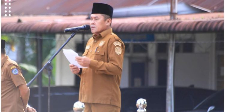 Kepala Balitbang Labuhan Batu H.Zuhri,SE Pimpin Apel Gabungan di Lapangan BKPP