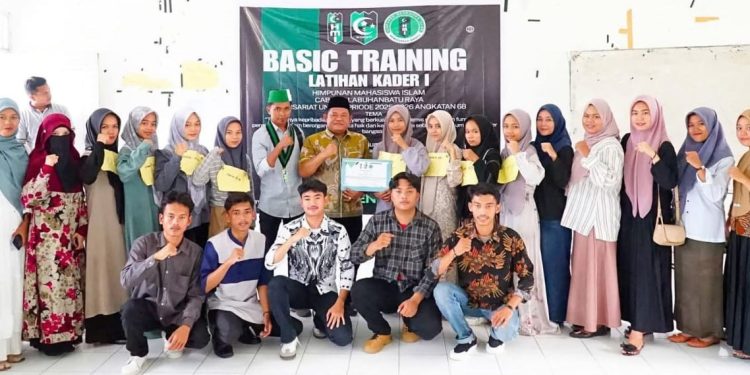 Wakil  Bupati Kunjungi Kegiatan Basic Training Latihan Kader HMI Cabang Labuhan Batu Raya Komisariat Unisla Periode 2025-2026