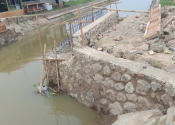 CV. Tiga Putri Kontruksi Laksanakan Proyèk Pembangunan Jembatan, Diduga Tidak sesuai Spesifikasi di Tanjung Rasa