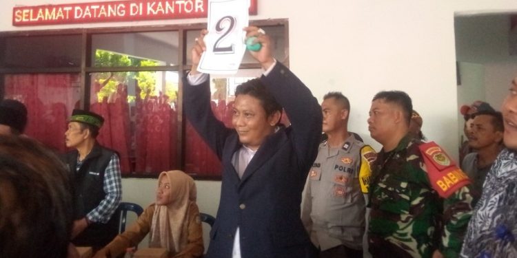 Penetapan Dan Pengambilan Nomor Urut Calon Kuwu Desa Pabean Udik Berjalan Kondusif