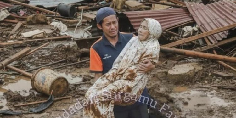 Sujud Terakhir di Balik Lumpur Bencana